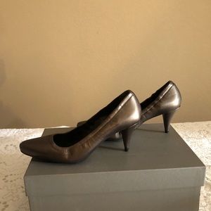 New Prada pumps metallic bronze leather 37.5